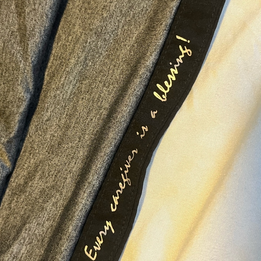 Healing Hands Charcoal Scrub Top - Picture 4 of 5